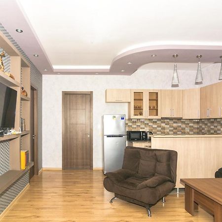 Apartment On Takaishvili Street Batumi Exterior photo