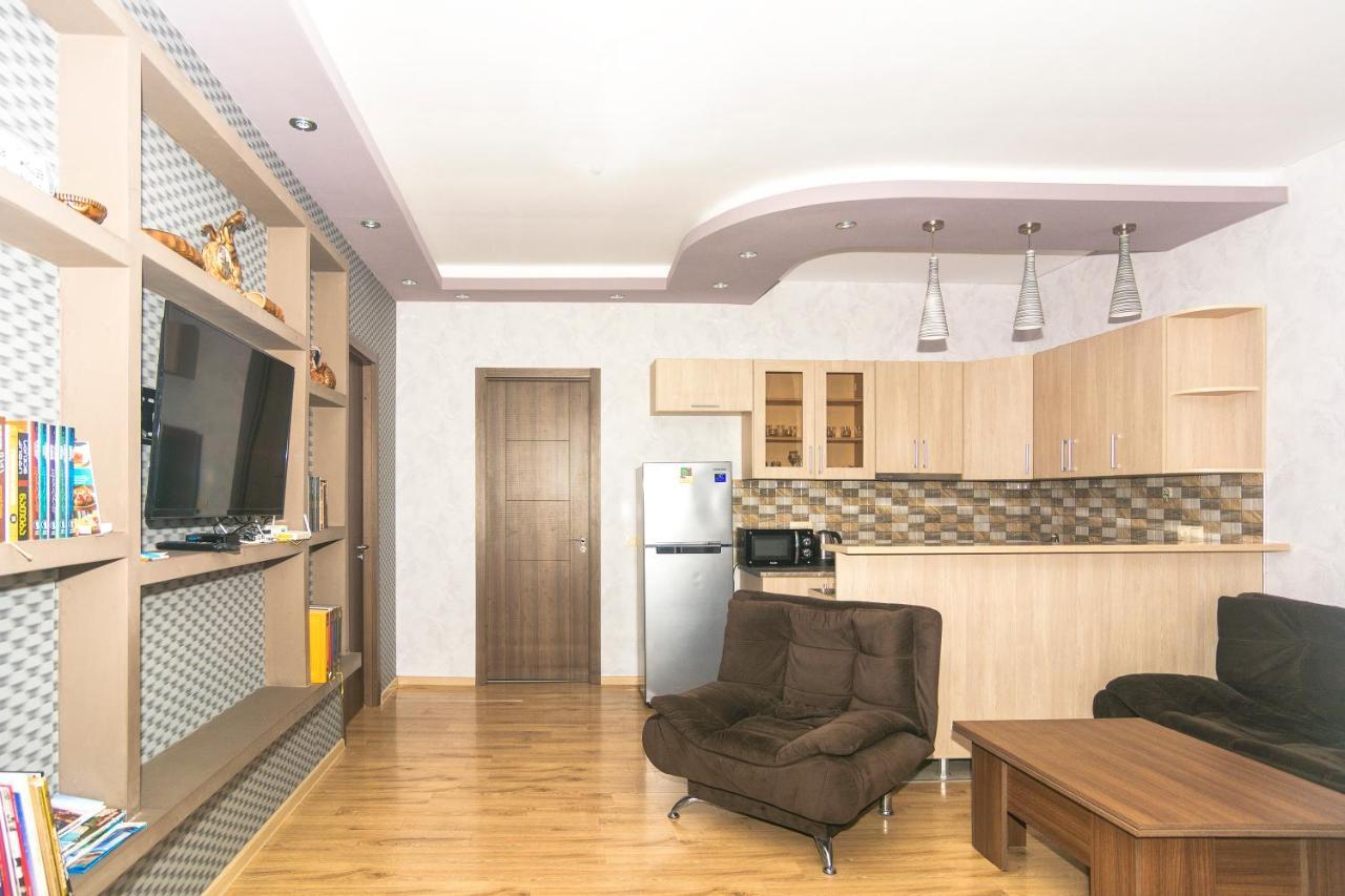 Apartment On Takaishvili Street Batumi Exterior photo