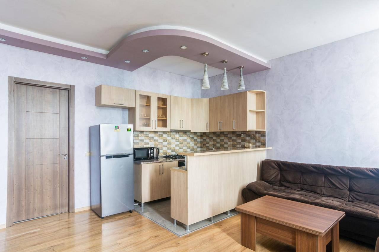Apartment On Takaishvili Street Batumi Exterior photo