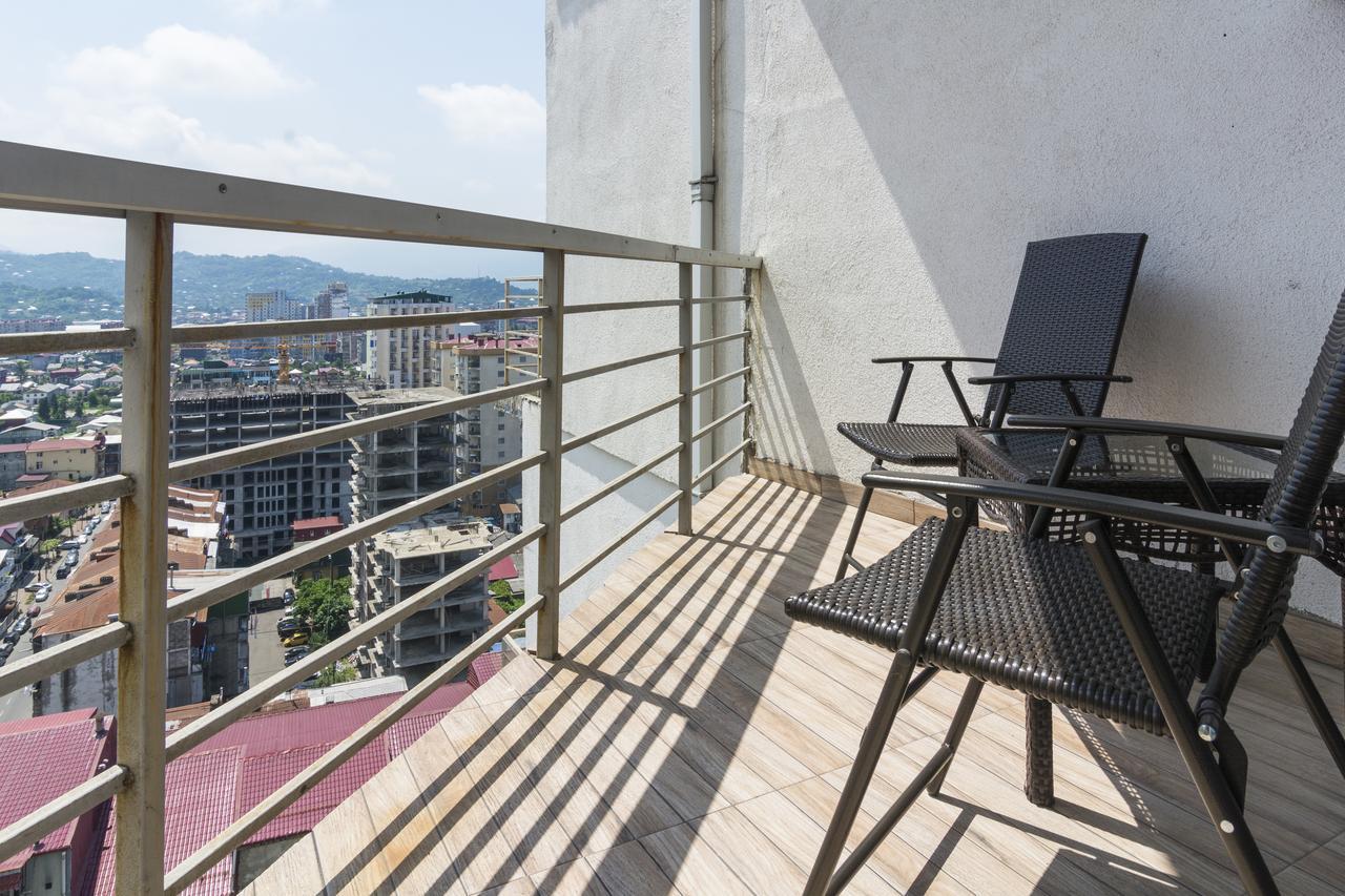 Apartment On Takaishvili Street Batumi Exterior photo